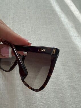 Fendi Tortoiseshell Cat-Eye Sunglasses with Gold Logo - Brown Gradient